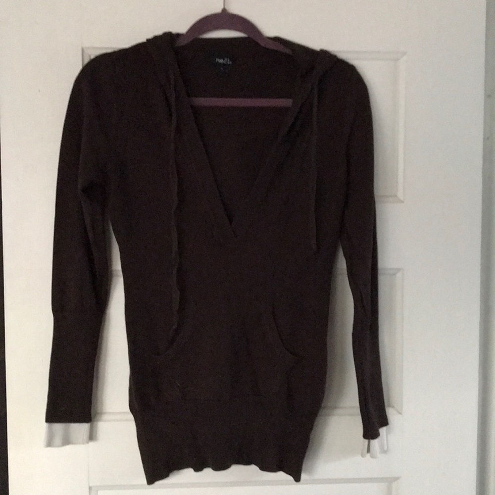 Brown hooded sweater. Large rue 21